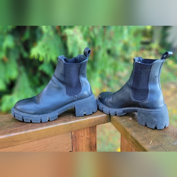 Steve Madden Hayle Chelsea Black Ankle Boots - Picture 6 of 6